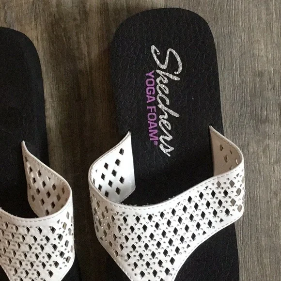 Skechers Yoga Foam sandals white flip flops size 9 - Picture 5 of 7